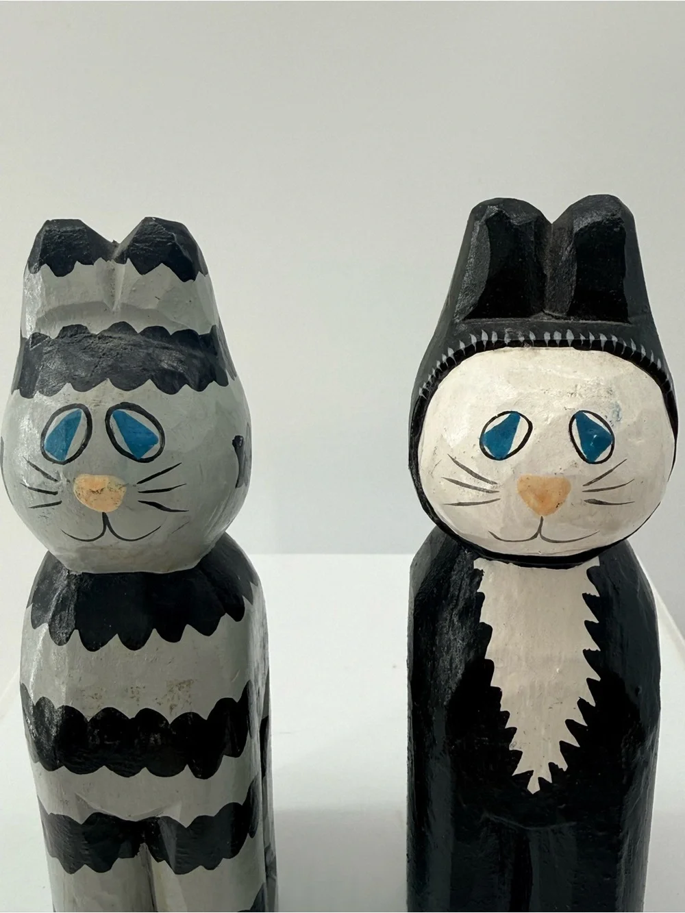 Hand-Painted Black & Gray Cat Figurine Pair - Unbranded